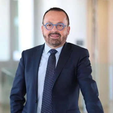 Dr Yannick Neuder